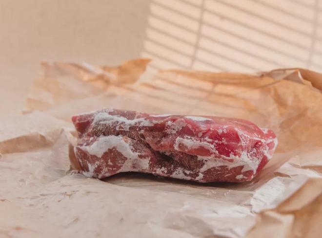 箱里放了一年的肉还能吃吗？尊龙凯时网站冷冻即永生？冰