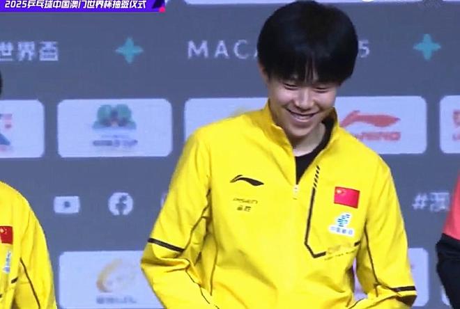 楚钦坐错位置出洋相梁靖崑回答逗笑全场尊龙凯时链接澳门世界杯抽签仪式：王(图3)