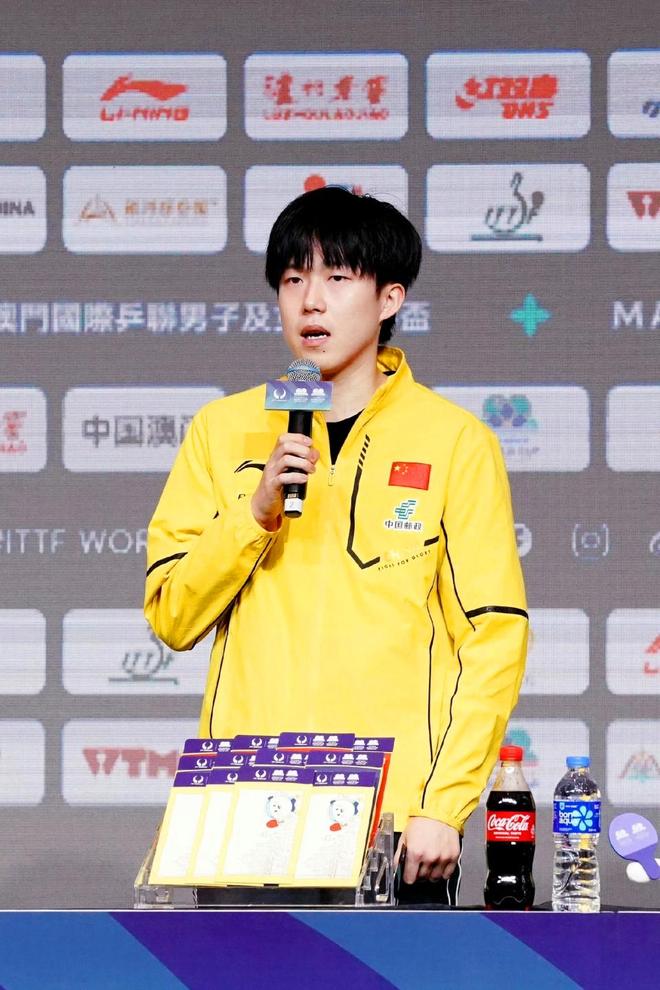 楚钦坐错位置出洋相梁靖崑回答逗笑全场尊龙凯时链接澳门世界杯抽签仪式：王(图6)